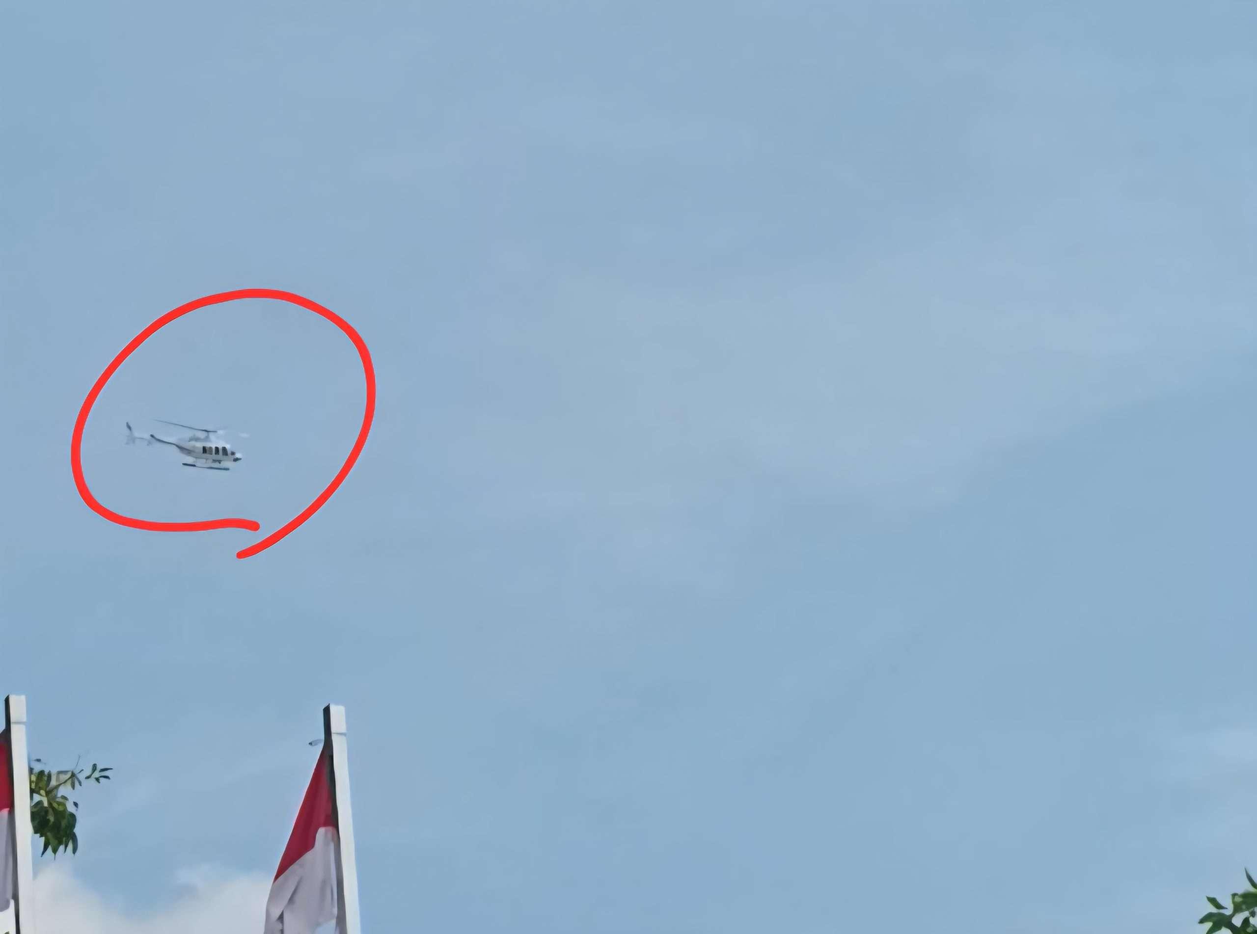 Helicopter diduga dinaiki Bupati Pati Sudewo memantau keadaan massa