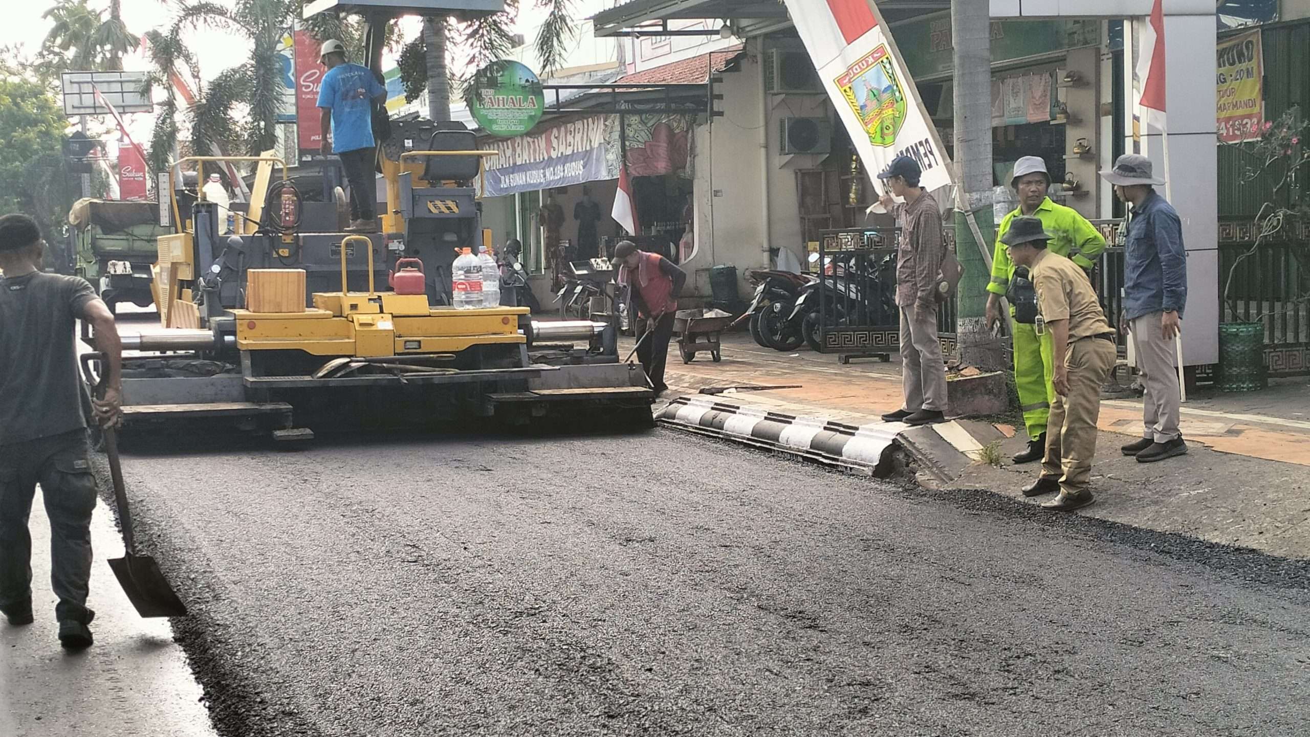 Proses rehabilitasi Jalan Sunan Kudus turut Kecamatan Kota Senin, 25 Agustus 2025.