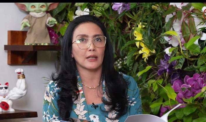 Artis sekaligus Anggota DPR RI, Rieke Diah Pitaloka buka-bukaan soal tunjangan DPR pada podcast CURHAT BANG Denny Sumargo pada Jum'at (05/09/2025)(Foto: Tangkapan Layar Kanal Youtube CURHAT BANG Denny Sumargo)