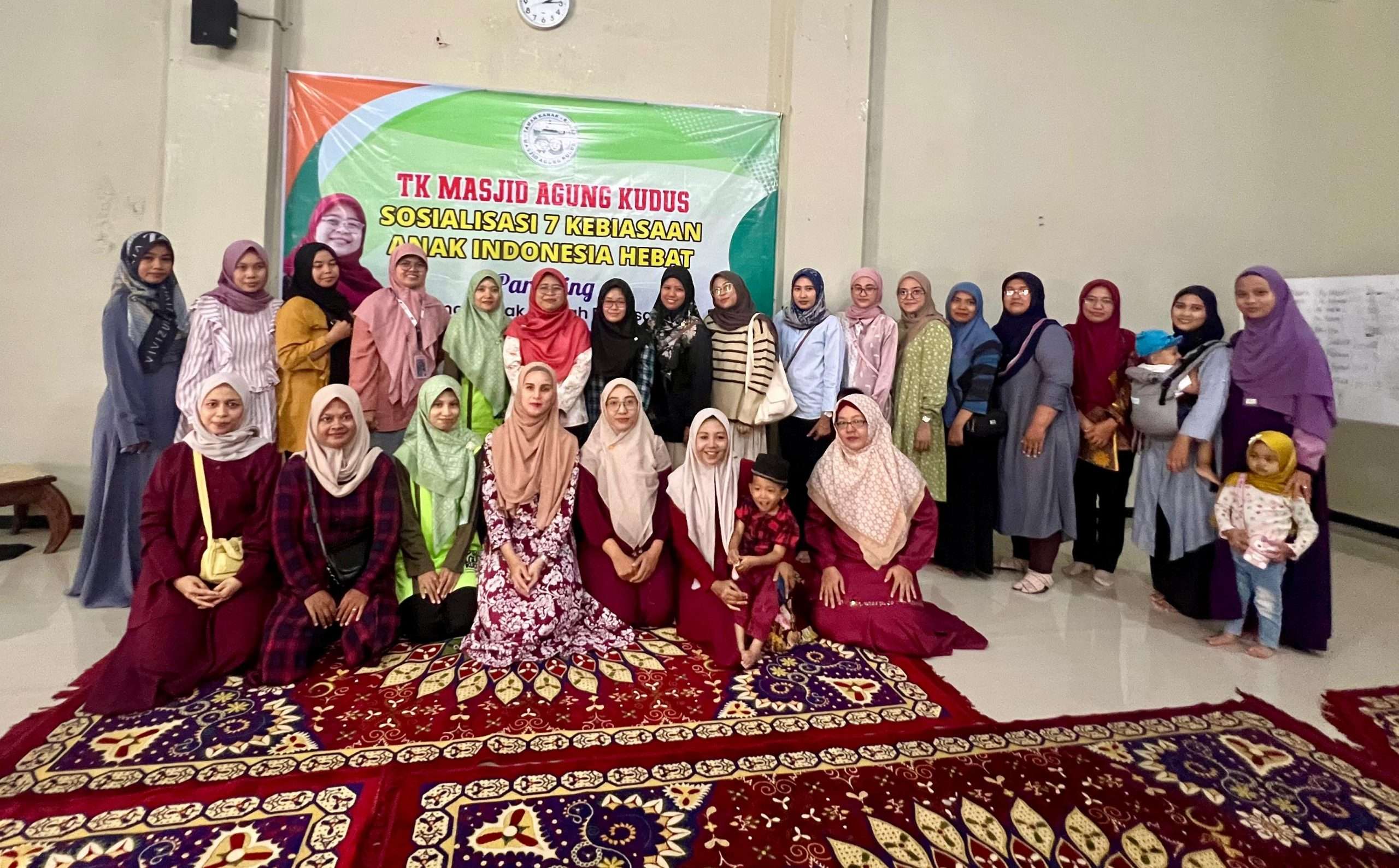 Parenting dengan tema “Emosi Anak adalah Bahasa, Mari Bersama Memahaminya” yang dilaksanakan di Aula TK Masjid Agung Kudus pada hari Sabtu tanggal 20 September 2025