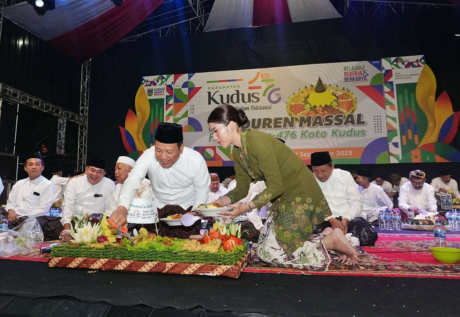 Kenduren Massal untuk memperingati Hari Ulang Tahun (HUT) ke-476 Kabupaten Kudus pada Senin (22/9/2025)