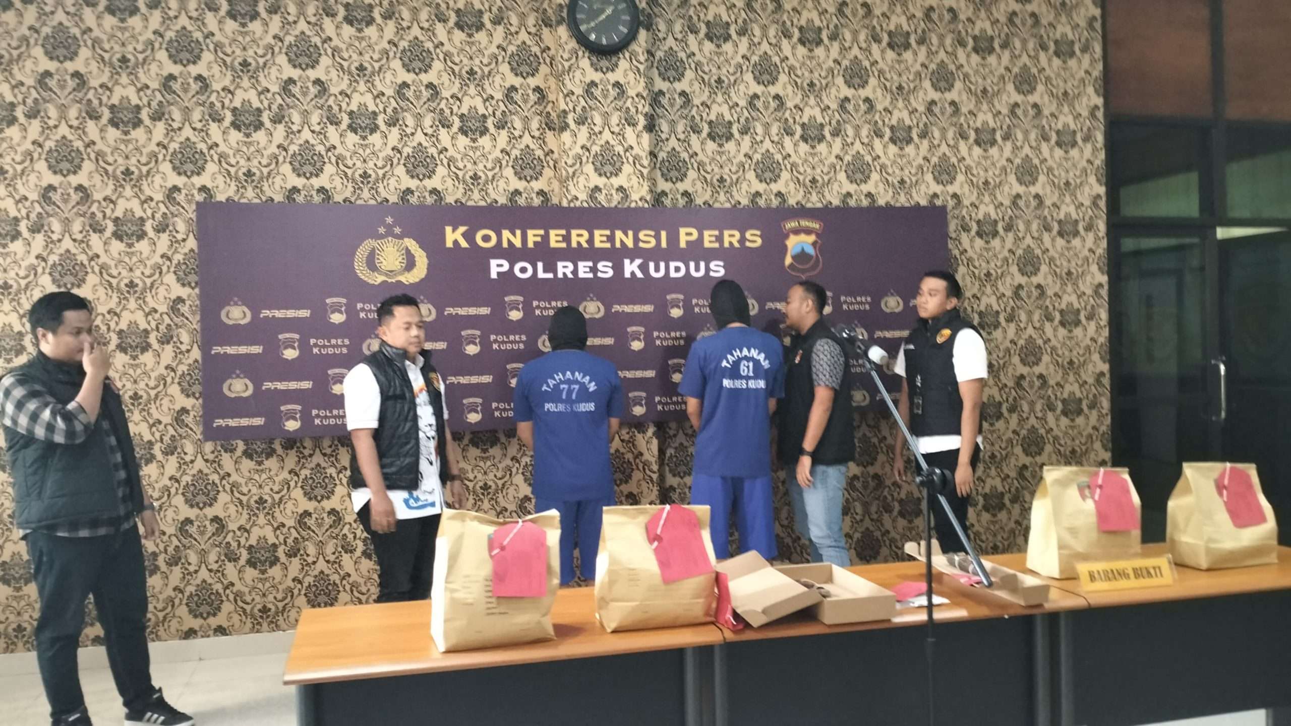 Konferensi pers kasus penusukan di Wergu Wetan, berlangsung di Mapolres Kudus pada Rabu (24/9)