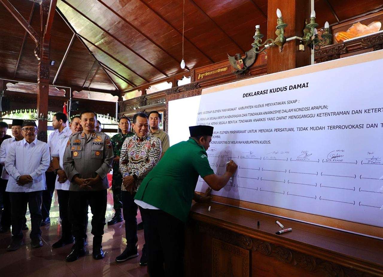 Deklarasi Kudus Damai di Pendapa Kabupaten Kudus, Senin (1/9/2025)