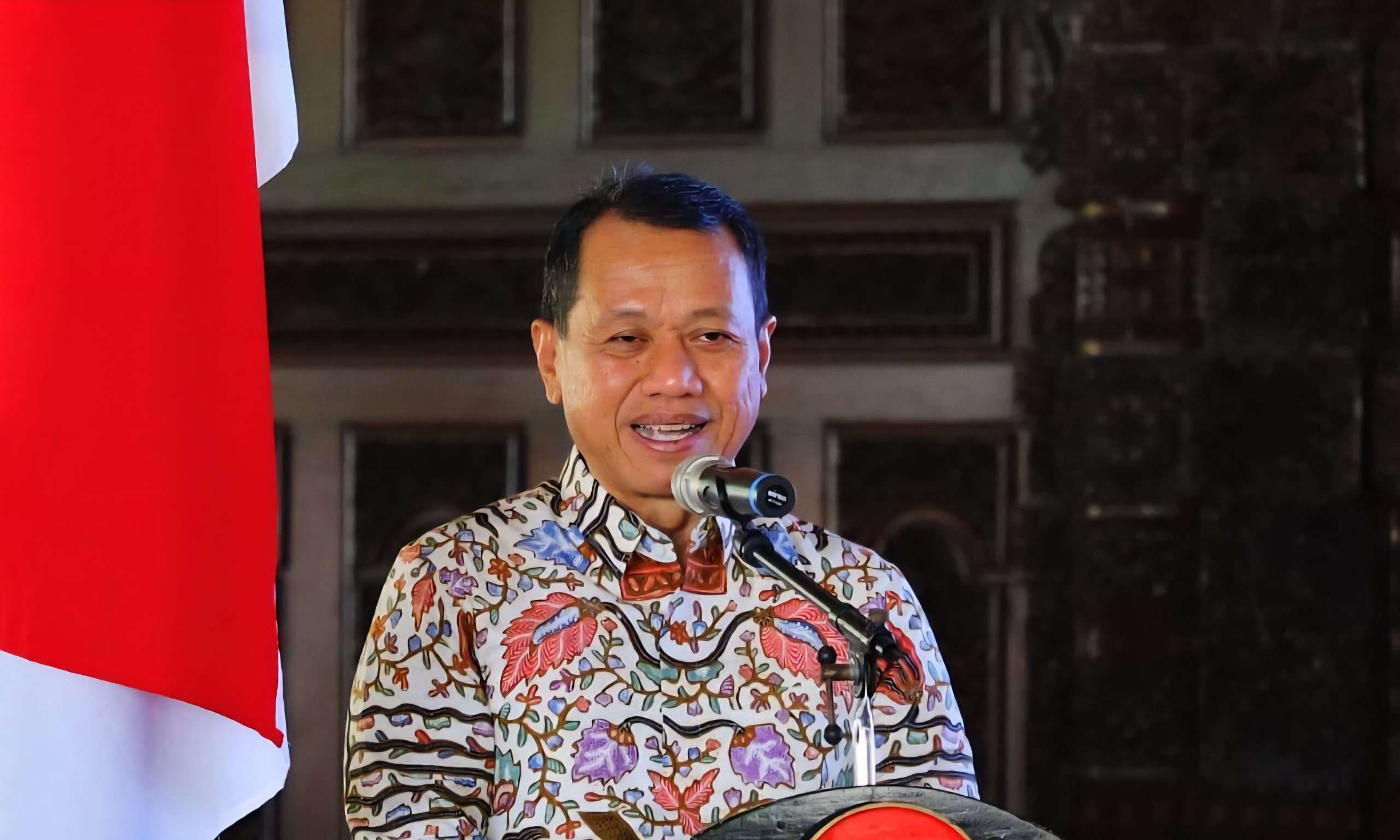 Bupati Kudus Sam'ani Intakoris