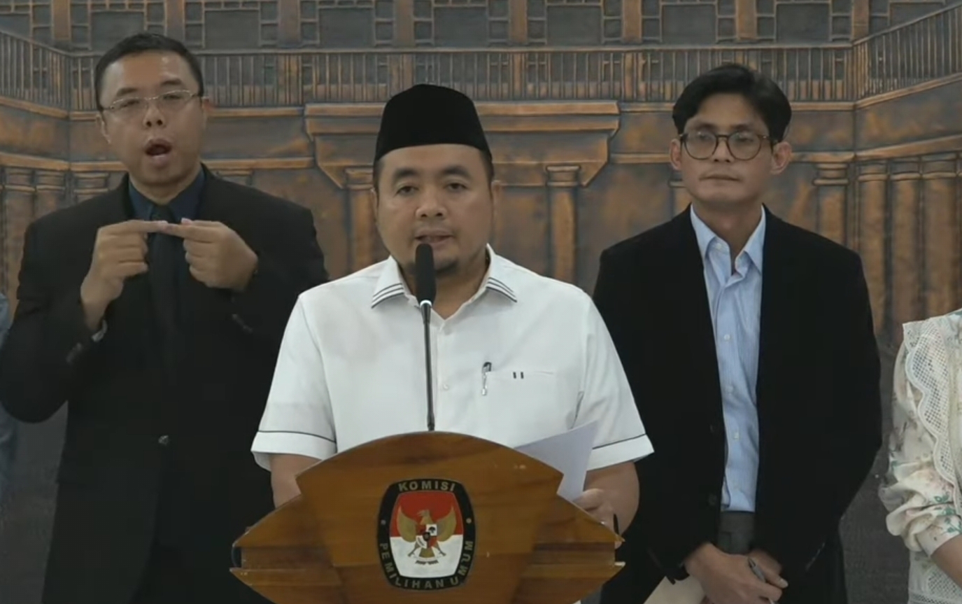 Konferensi pers KPU RI pada Selasa (16/9) untuk membatalkan Keputusan KPU RI Nomor 731 Tahun 2025 tentang Penetapan Dokumen Persyaratan Pasangan Calon Presiden dan Wakil Presiden Sebagai Informasi Publik yang Dikecualikan KPU (foto: Youtube resmi KPU RI)