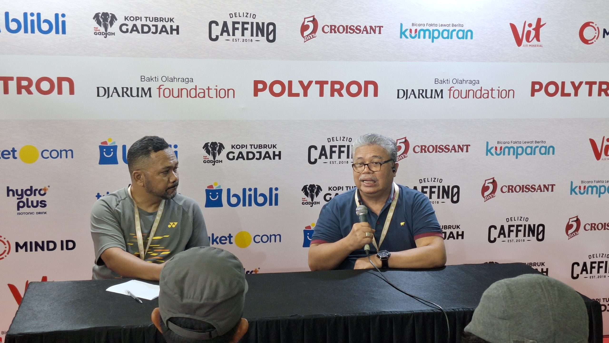 Ketua KONI Jawa Tengah Bona Ventura (kaos biru) mengaku tak pasang target di PON Bela Diri 2025 (KlikFakta/Melina)