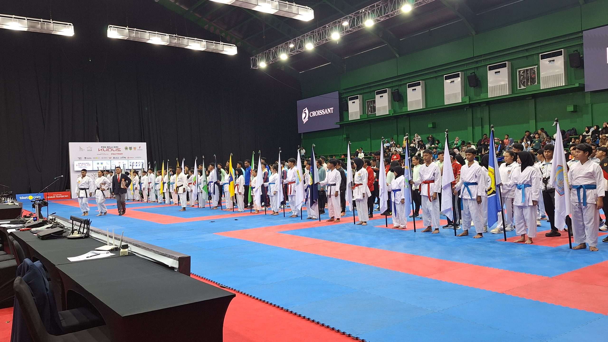 Pembukaan cabor karate PON Bela Diri 2025 yang berlangsung di GOR Djarum Kaliputu Kudus pada Kamis (23/10/2025)