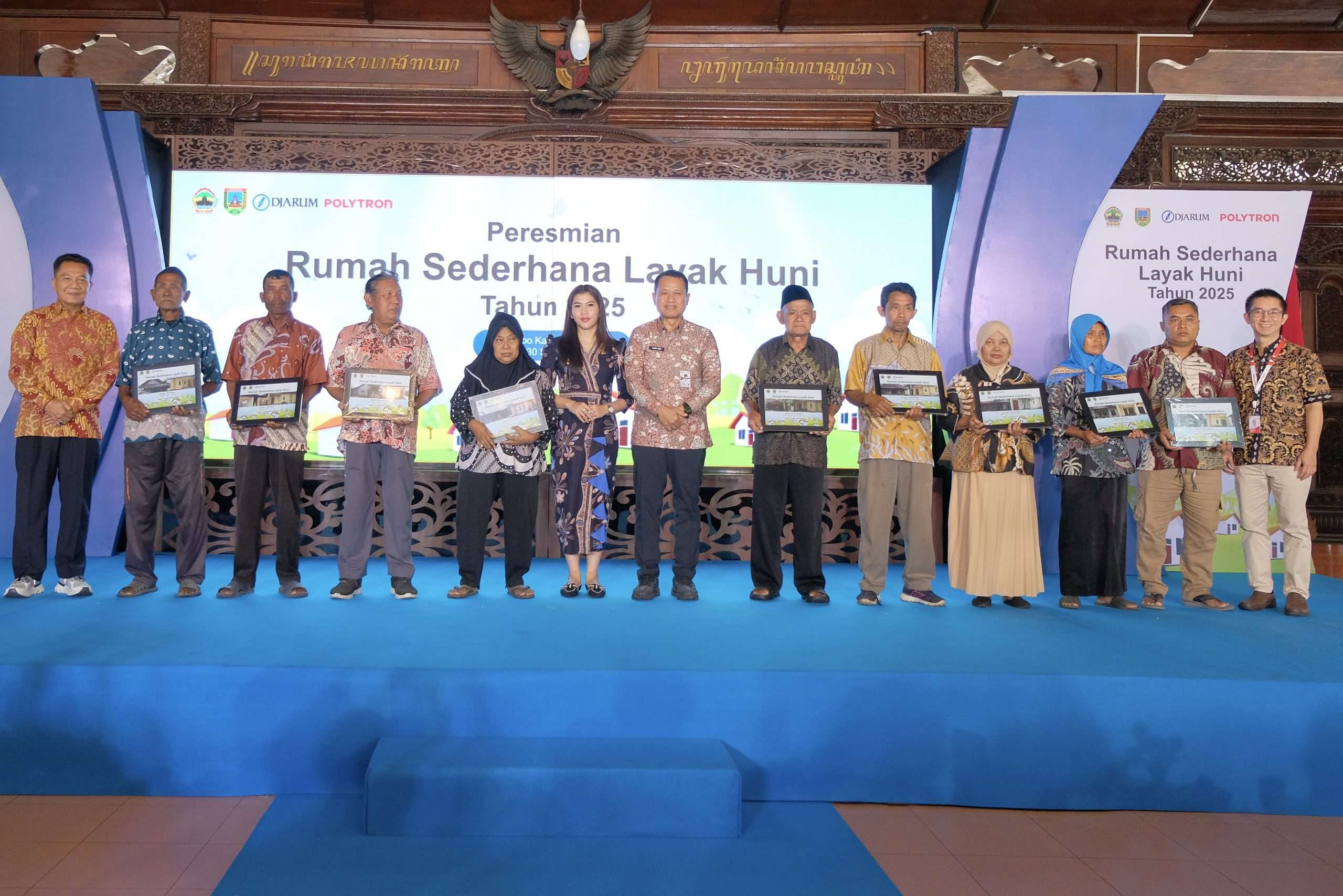 Penyerahan Rumah Sederhana Layak Huni (RSLH) secara simbolis dilangsungkan di Pendopo Kabupaten pada Selasa, 30 September 2025
