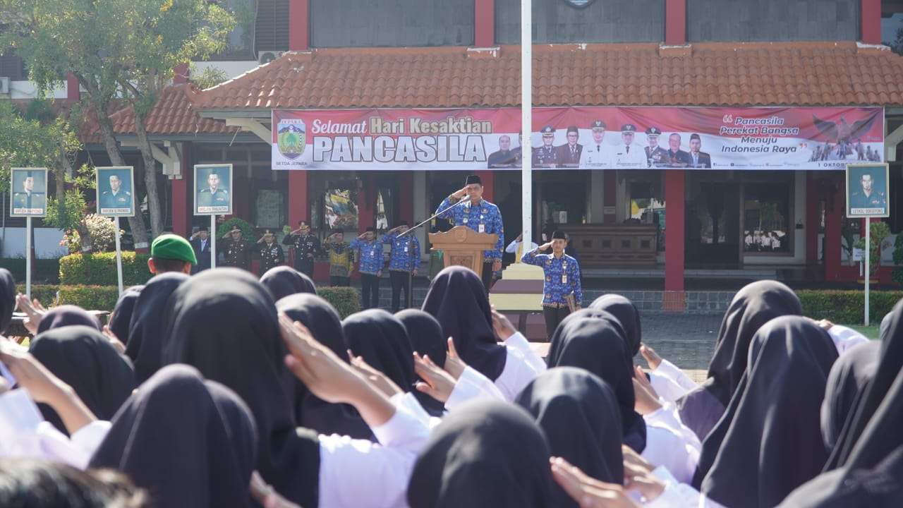 Pengangkatan Pegawai Pemerintah dengan Perjanjian Kerja (PPPK) di Pendopo RA Kartini Jepara, Rabu (1/10) bertepatan dengan Upacara Hari Kesaktian Pancasila