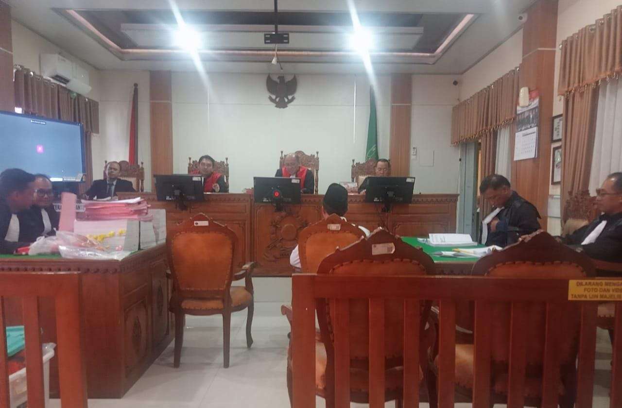 Sidang lanjutan perkara dugaan tindak pidana pengelapan dan penipuan dengan terdakwa Supriyanto di Ruang Cakra Pengadilan Negeri Jepara, Selasa (14/10/2025)