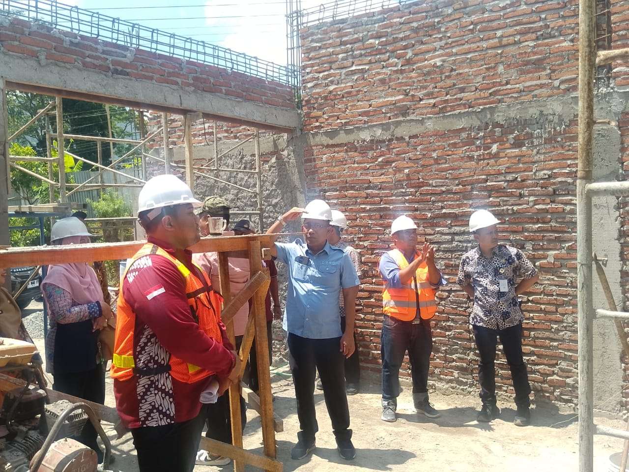 Dewan Perwakilan Rakyat Daerah (DPRD) Kabupaten Kudus melakukan inspeksi mendadak (sidak) ke proyek pembangunan Puskesmas Pembantu (Pustu) Colo di Jalan Raya Kudus - Colo, Kecamatan Dawe itu pada Selasa (14/10/2025)