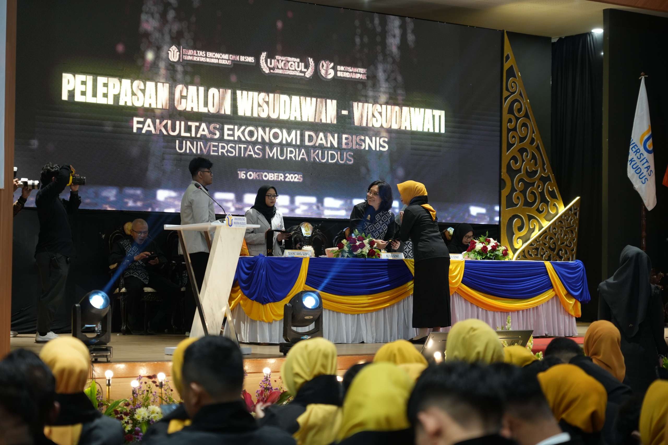 Pelepasan Calon Wisudawan dan Wisudawati Fakultas Ekonomi dan Bisnis (FEB) Universitas Muria Kudus (UMK) periode Oktober 2025 pada Kamis (16/10/2025)
