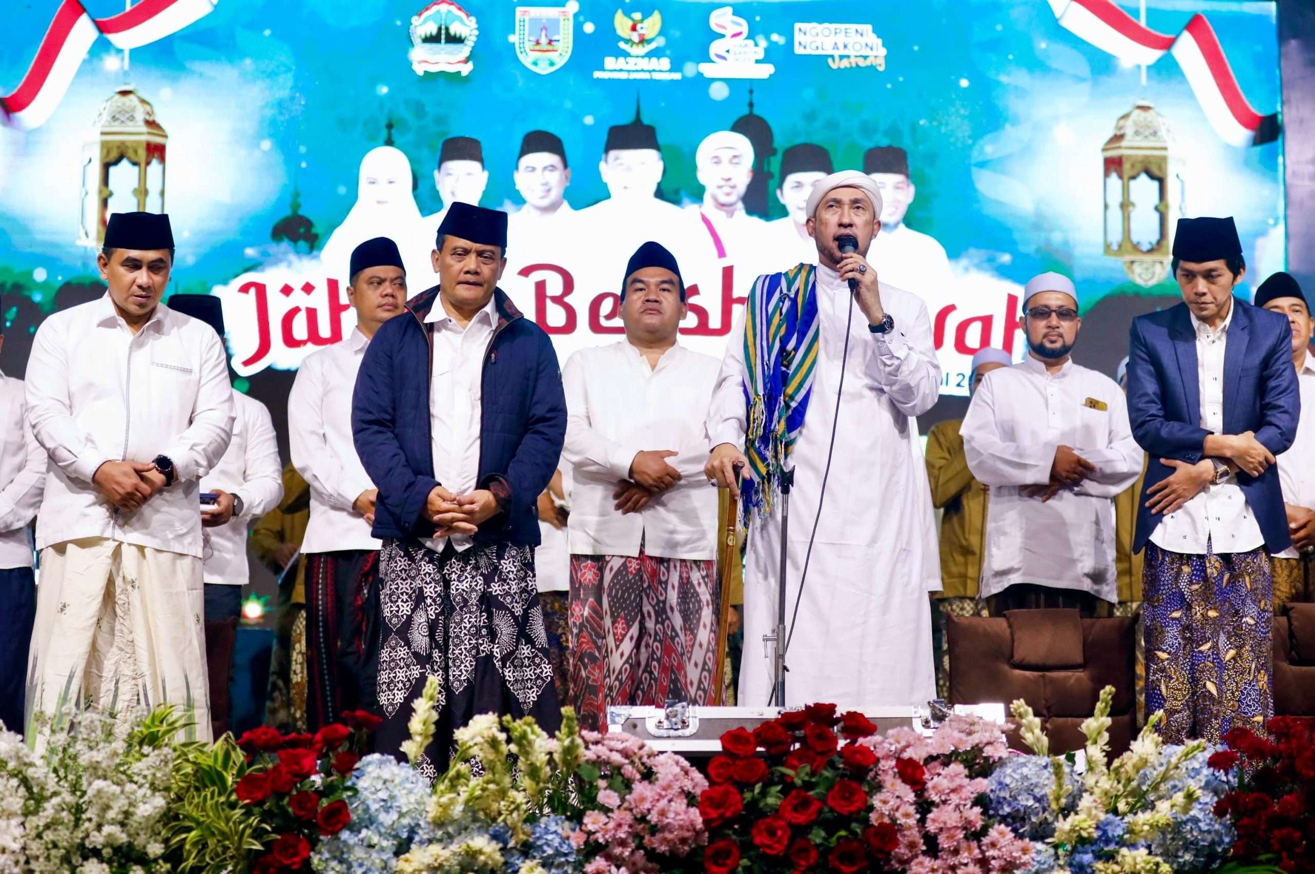 Panggung utama "Jateng Bersholawat" di Alun-Alun Kabupaten Kudus, Selasa malam, 21 Oktober 2025