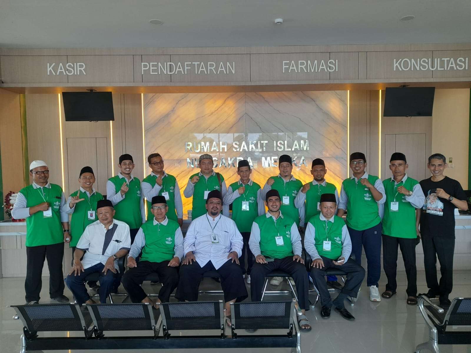 Peserta Pendidikan Dasar Pendidikan Kader Penggerak Nahdlatul Ulama (PD-PKPNU) Angkatan XIII mengunjungi Rumah Sakit Islam Nahdlatul Ulama (RSINU) Cakra Medika Singorojo Mayong Jepara pada Minggu, 26 Oktober 2025