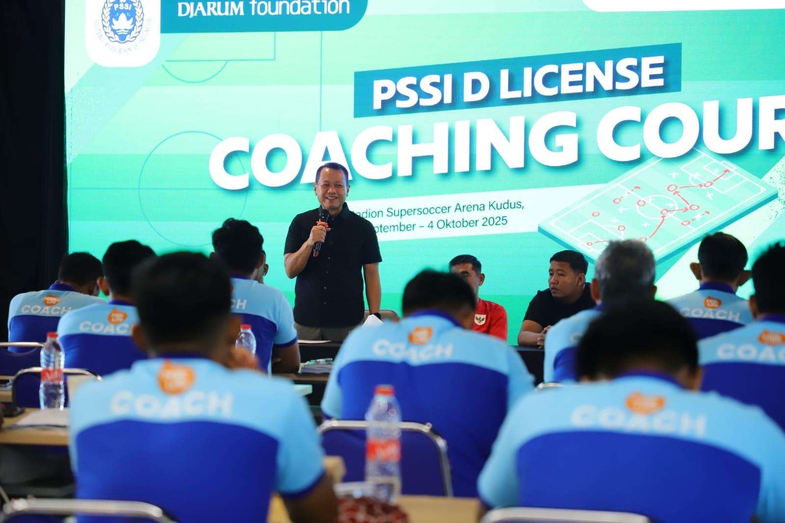 Bupati Kudus Sam’ani Intakoris menghadiri penutupan pelatihan sepakbola dan sertifikasi Lisensi D Nasional yang digelar Djarum Foundation dan PSSI pada Sabtu (4/10/2025).