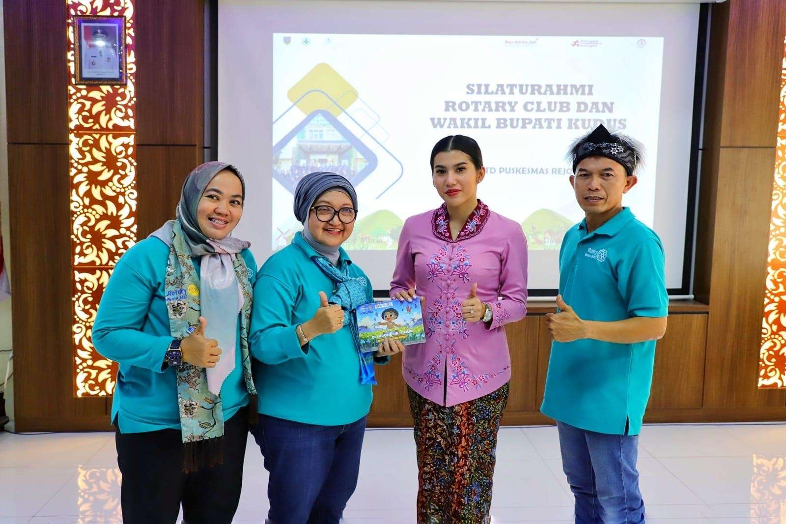 Wakil Bupati Kudus Bellinda Birton bersama Rotary Internasional District 3420 Indonesia saat mengunjungi Puskesmas Rejosari, Kamis (9/10/2025)