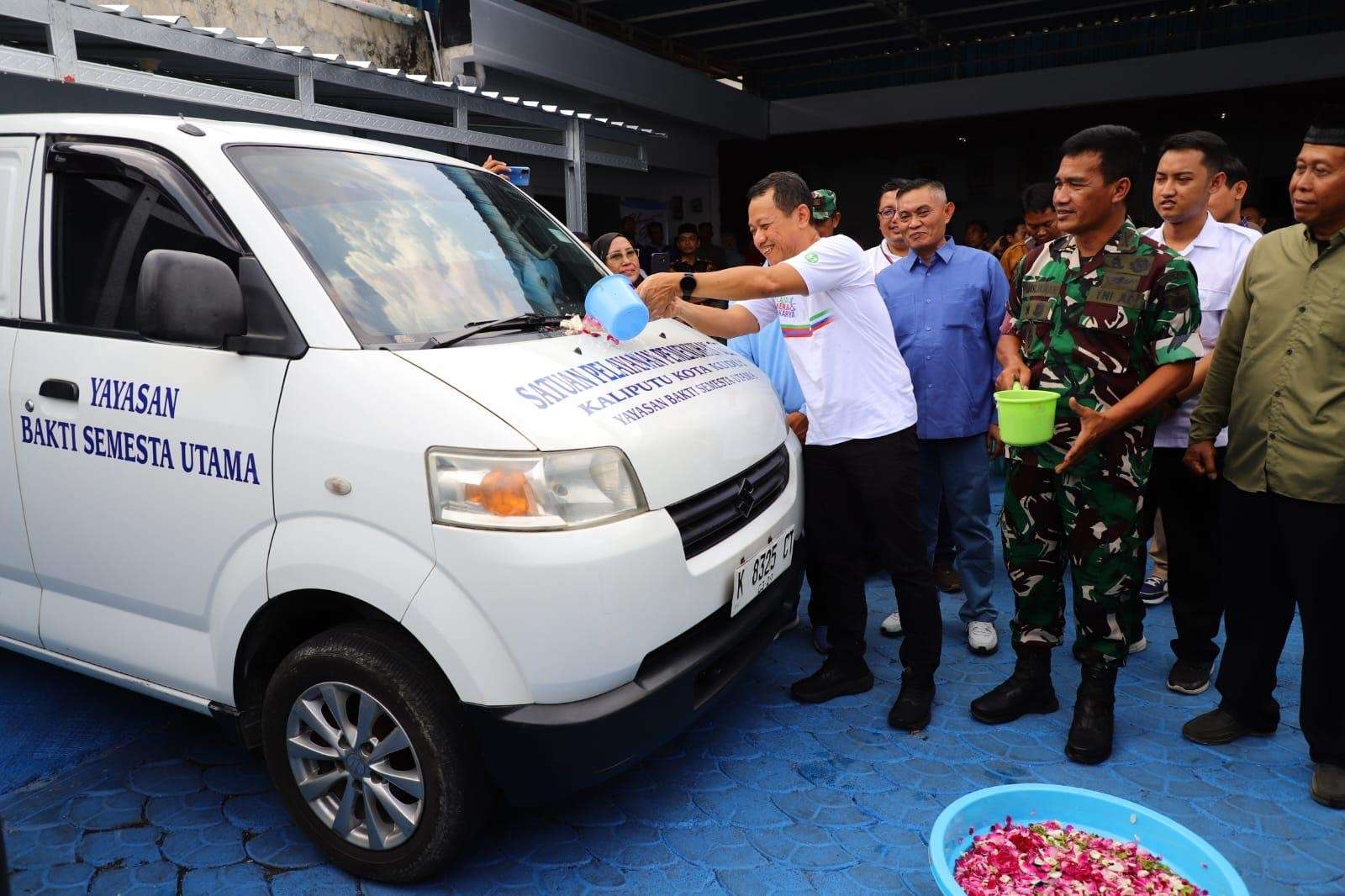 Bupati Kudus Sam’ani Intakoris meresmikan Satuan Pelayanan Pemenuhan Gizi (SPPG) Yayasan Bakti Semesta Utama di Desa Kaliputu pada Minggu (19/10/2025)