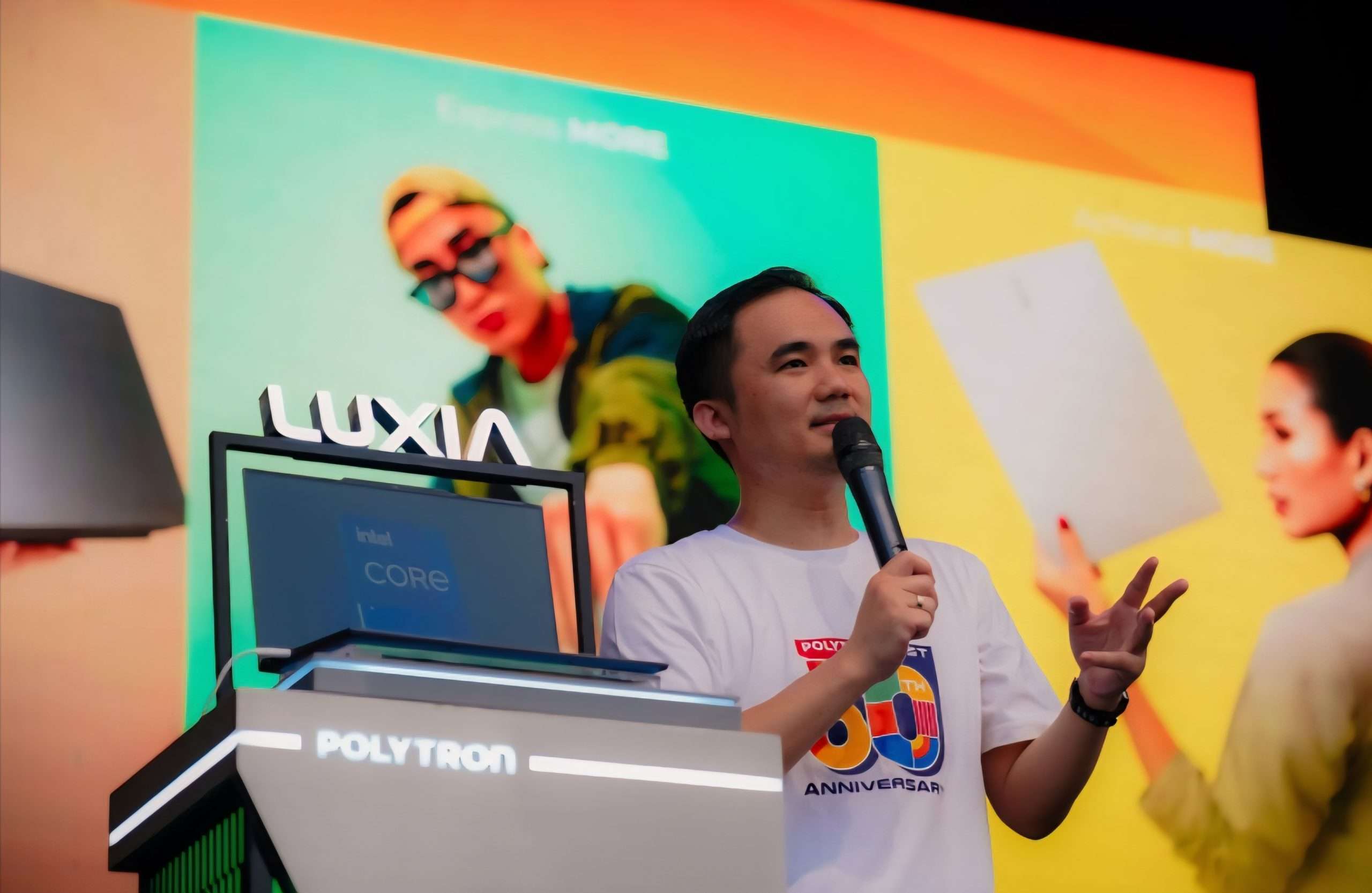 Bambang Athung, General Manager Group Product Management- Brown Goods Polytron ketika memperkenalkan laptop Polytron Luxia dalam acara PolytronFest 2025 pada Sabtu, 4 Oktober 2025