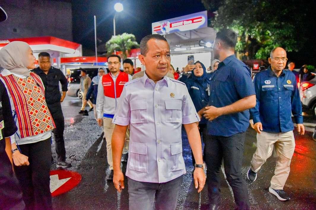Menteri ESDM, Bahlil Lahadalia Saat Sidak Kualitas BBM di Malang (Foto: Instagram @bahlillahadalia)
