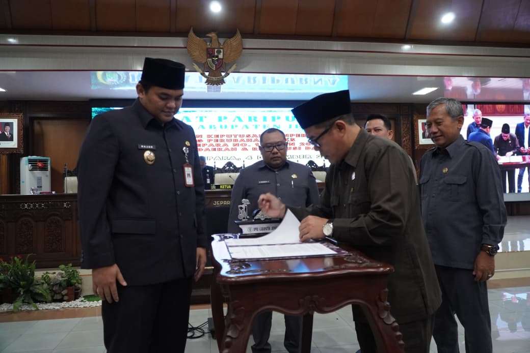 Rapat Paripurna di Graha Paripurna DPRD Jepara, Kamis (4/12/2025)