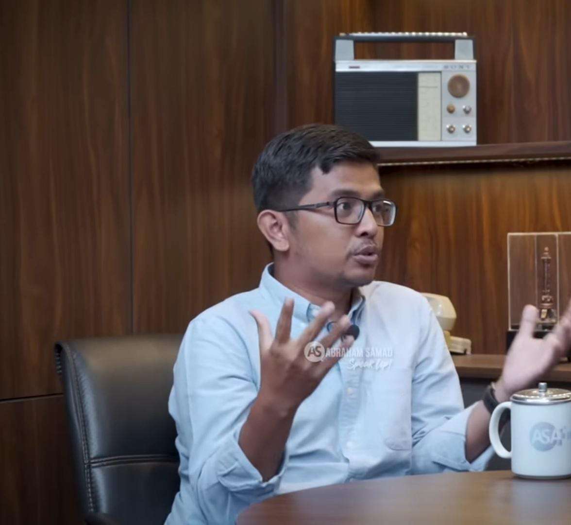 Juru Kampanye Hutan Greenpeace Indonesia, Iqbal Damanik (Foto: Tangkapan Layar Kanal YouTube Abraham Samad SPEAK UP)