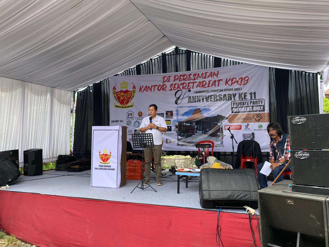 Ketua DPRD Kabupaten Jepara, Agus Sutisna, menghadiri peresmian Kantor Sekretariat Keluarga Perantau Jepara Bali (KPJB)