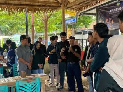 Ketua Komisi C DPRD Jepara, H. Nur Hidayat, SM, menyebut kegiatan Kelas Pelajar Mengukir yang diselenggarakan Yayasan Pelestari Ukir Jepara