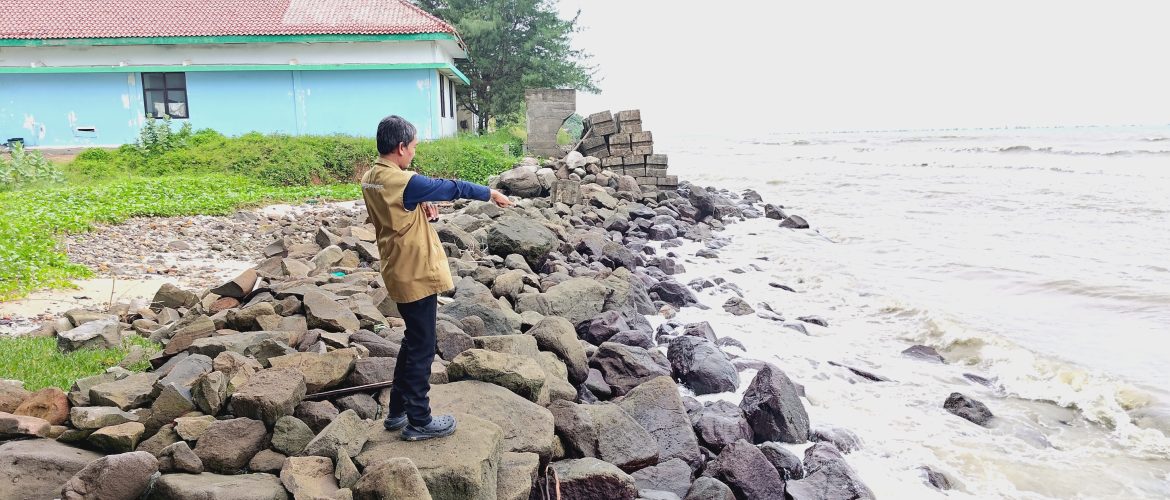 Kondisi Abrasi di Pantai Sarang Rembang (Foto : rembangkab.go.id)