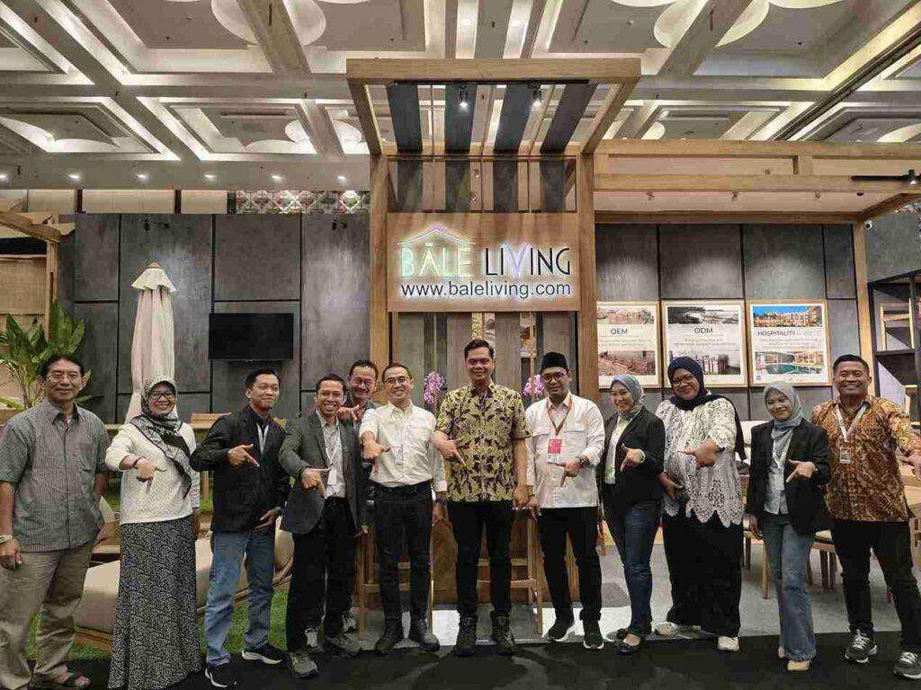 Bupati Jepara bersama rombongan saat berkunjung di acara International Furniture Expo (IFEX) 2026 yang digelar pada 5–8 Maret 2026 di ICE BSD, Tangerang, Banten.