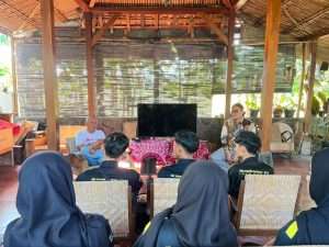 Penutupan PPL Terintegrasi KKL di Rumah Dokumenter Klaten, Mahasiswa KPI UIN Sunan Kudus Tampilkan Film Dokumenter 1 IMG 20260726 WA0016
