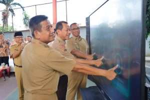 Launching Program SMA MANTAB di HUT ke -35 SMA Negeri 2 Kudus, Bupati Sam'ani Berpesan Agar Siswa Kuasai Teknologi 1 f230dada 73a4 4132 ab5e 93bdfbb82069